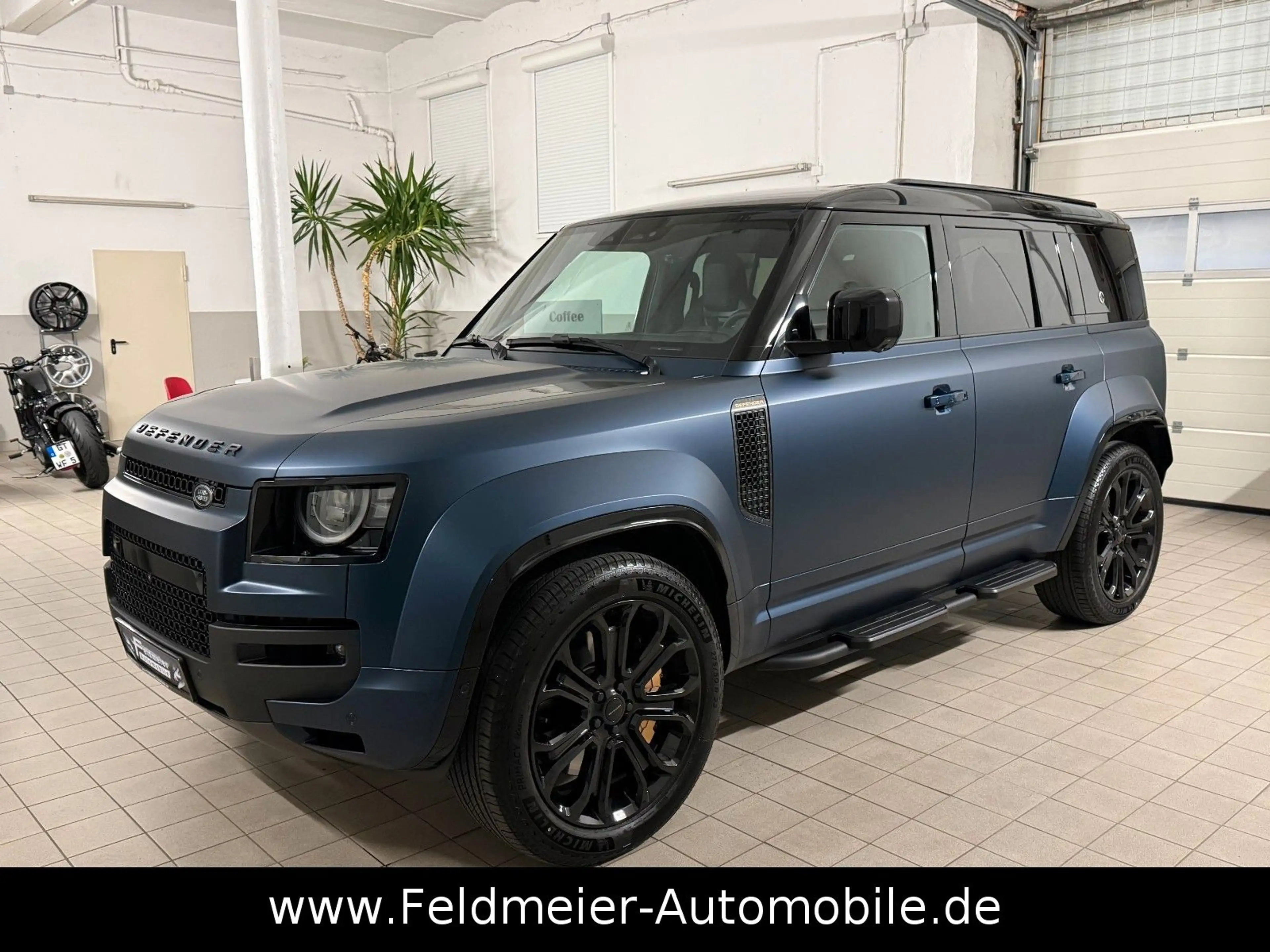 Land Rover Defender 110 OCTA*V8*Edition One*Matt*Carbon*AHK
