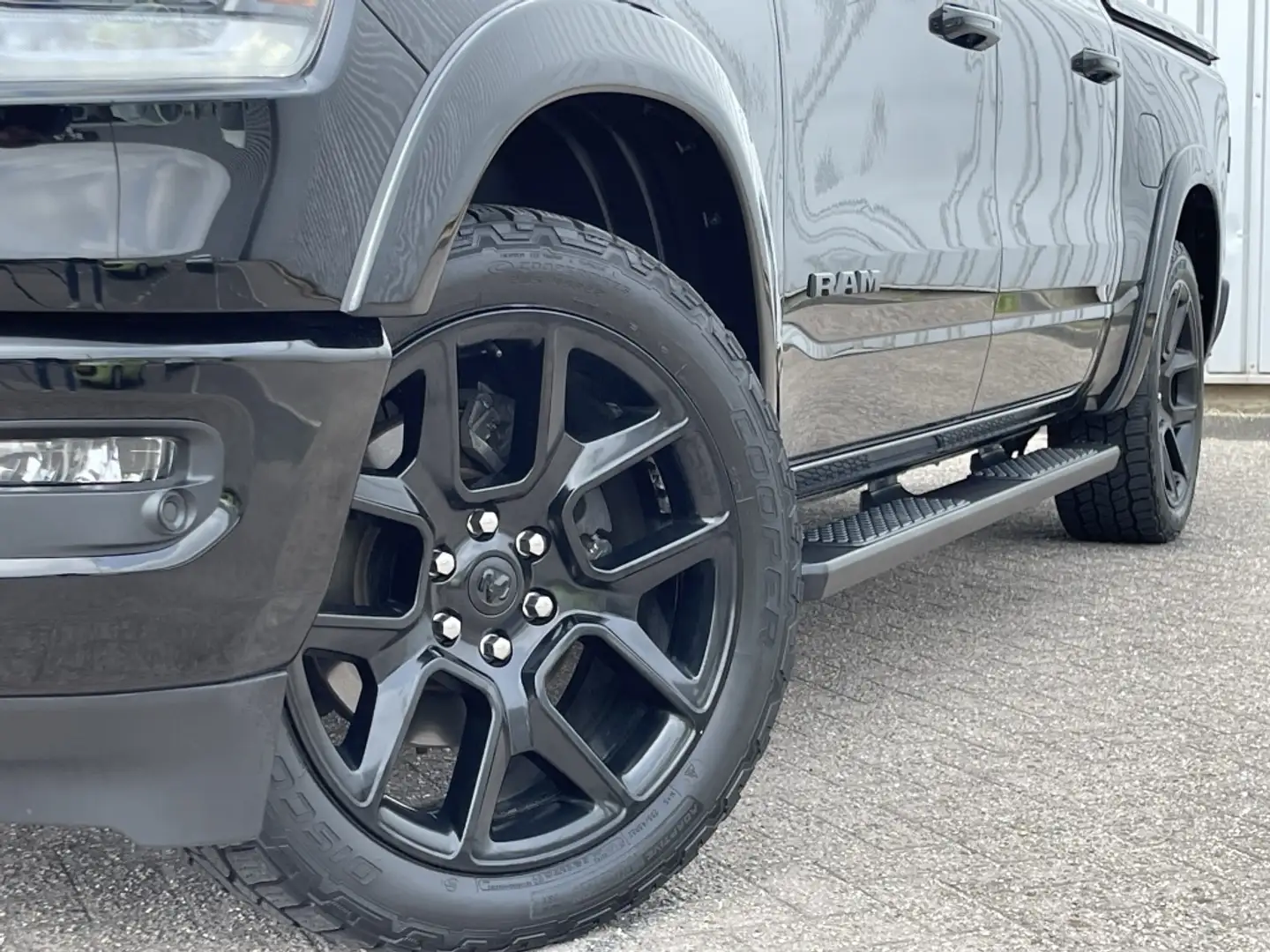 Dodge RAM 1500 pick up 4x4 Crew Cab Sport Night Ultra Zwart - 2
