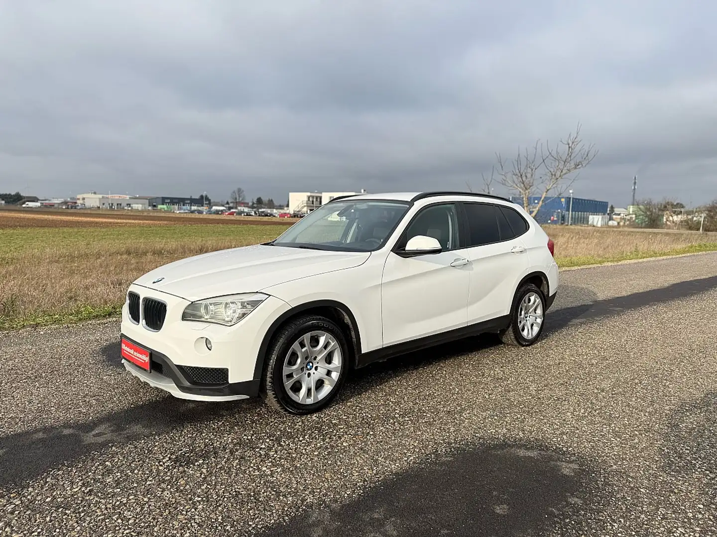 BMW X1 sDrive16d Österreich-Paket Aut. Weiß - 2