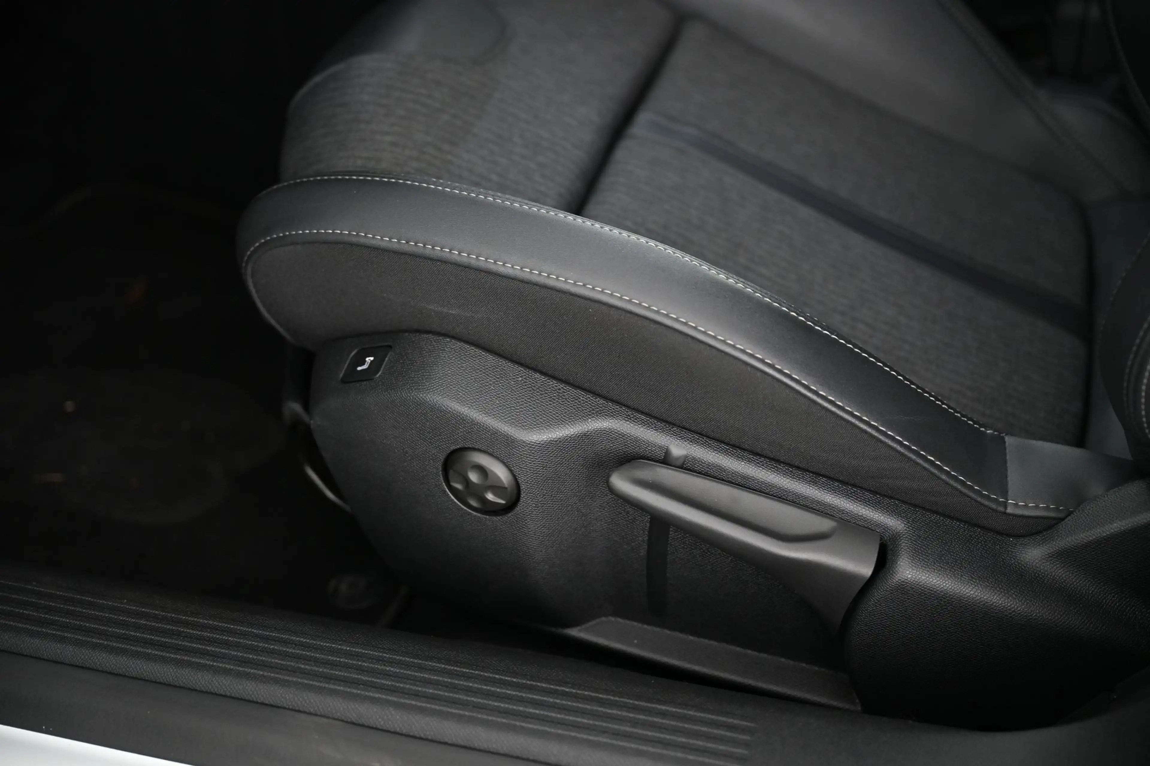 Peugeot 508 1.6 Hybrid 225 Allure Pack EAT8 HA Pickerl NEU — photo 33