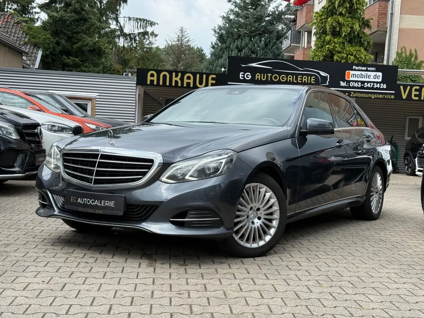 Mercedes-Benz E 220 Lim. BlueTec *PANO*INSP-NEU*LED*SHZ* Grau - 1