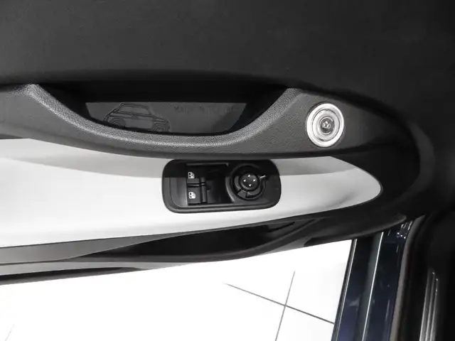 Fiat 500E view 8