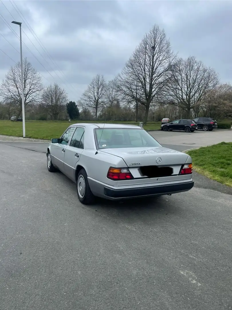 Mercedes-Benz E 200 H-Zulassung Rostfrei Saisonfahrzeug - 2