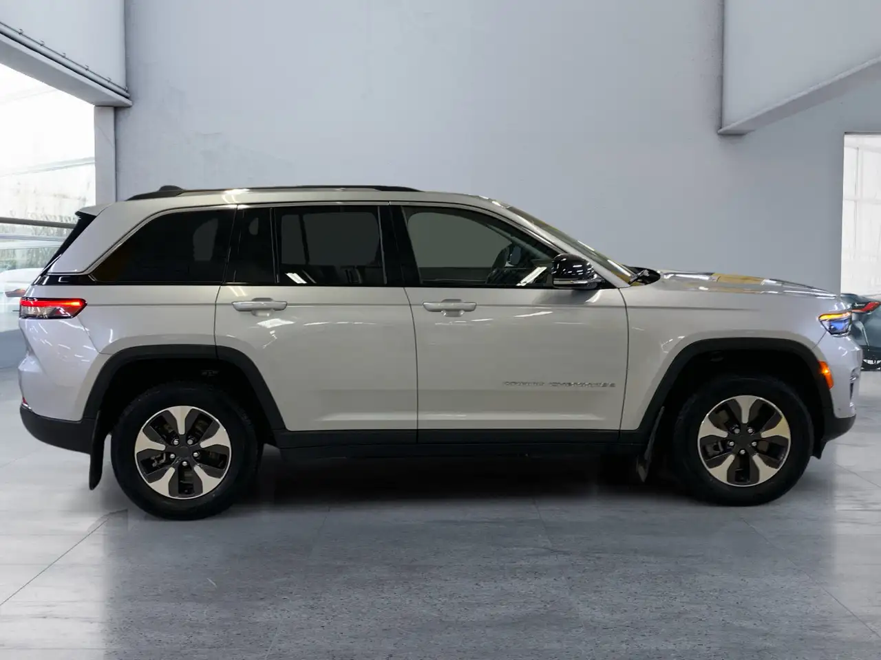 Jeep Grand Cherokee снимка Jeep Grand Cherokee