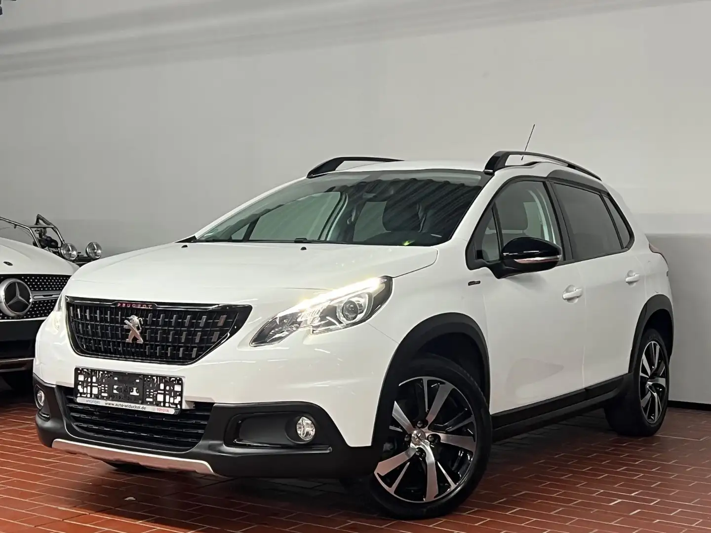 Peugeot 2008 Allure 1.2*GT Line*2. Hand*Garantie* Weiß - 2