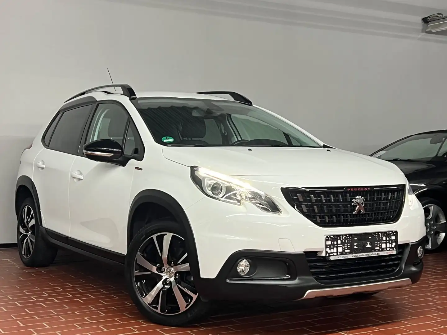 Peugeot 2008 Allure 1.2*GT Line*2. Hand*Garantie* Weiß - 1