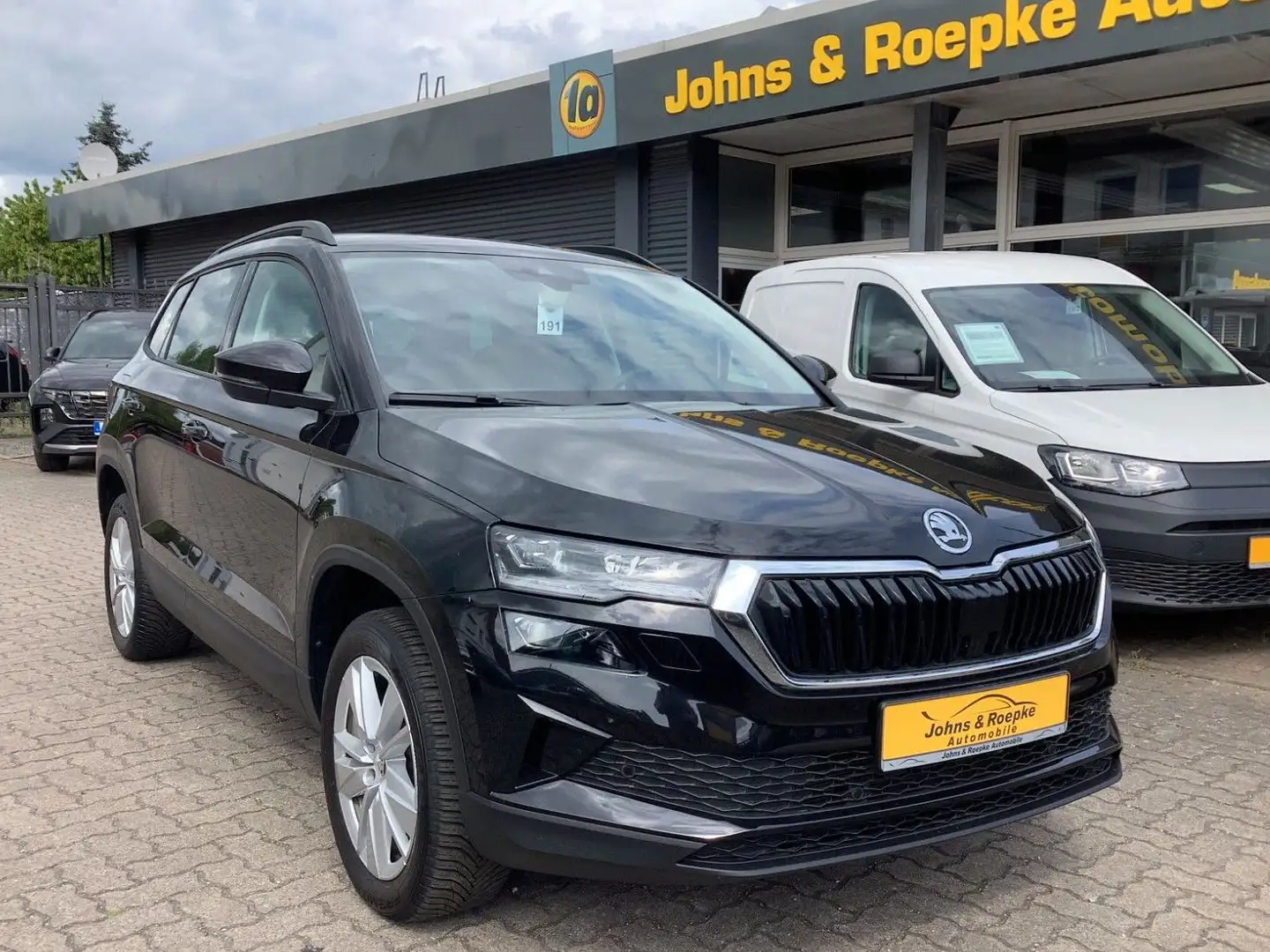 Skoda Karoq 1,5 TSI Automatik / NAVI / KAMERA Schwarz - 1