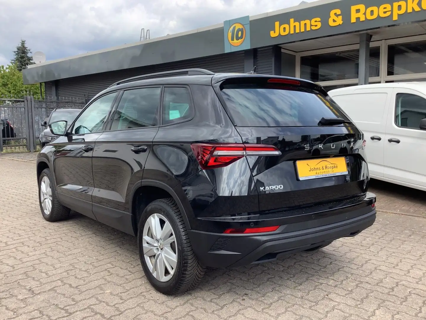 Skoda Karoq 1,5 TSI Automatik / NAVI / KAMERA Schwarz - 2