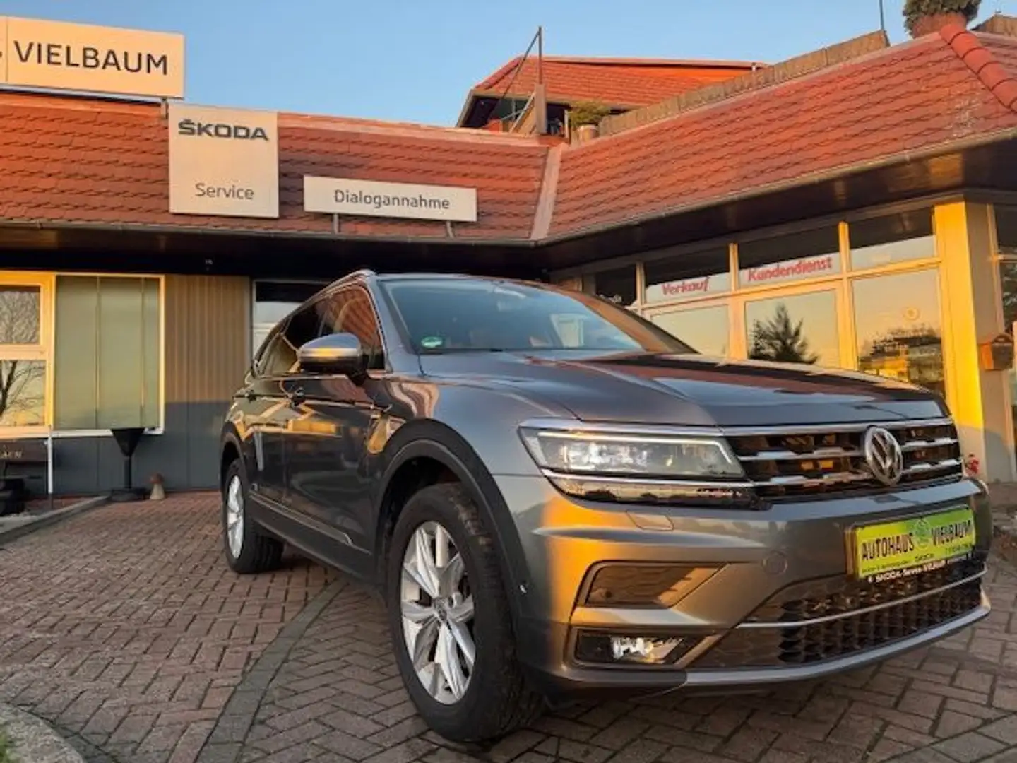 Volkswagen Tiguan Allspace Highline 4Motion 140kw Gris - 2