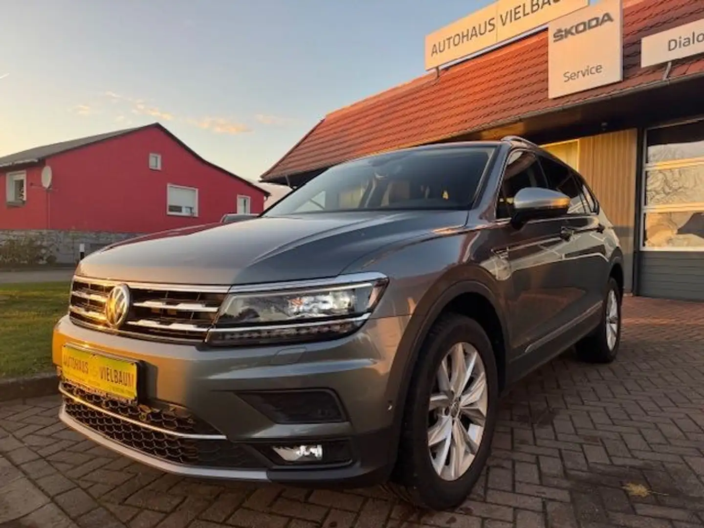 Volkswagen Tiguan Allspace Highline 4Motion 140kw Gris - 1