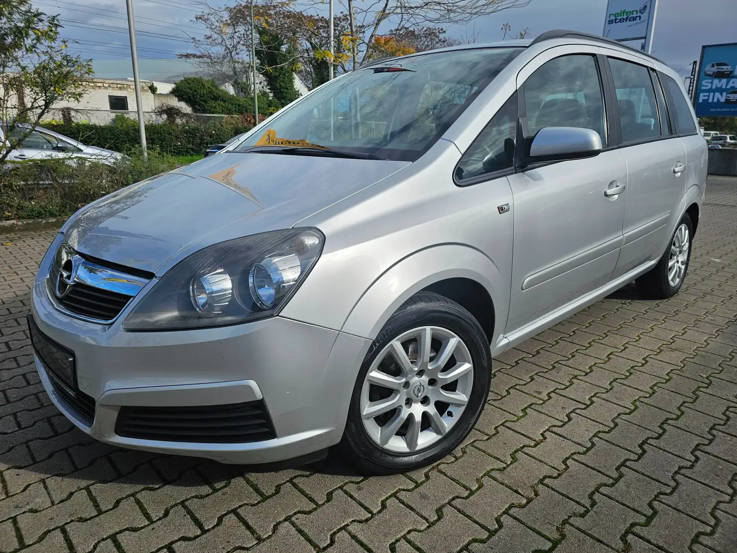 Opel Zafira Zafira 1.8 Edition,7-Sitze,Alu,ZV,el-F,Tüv10/27 Schwarz - 2