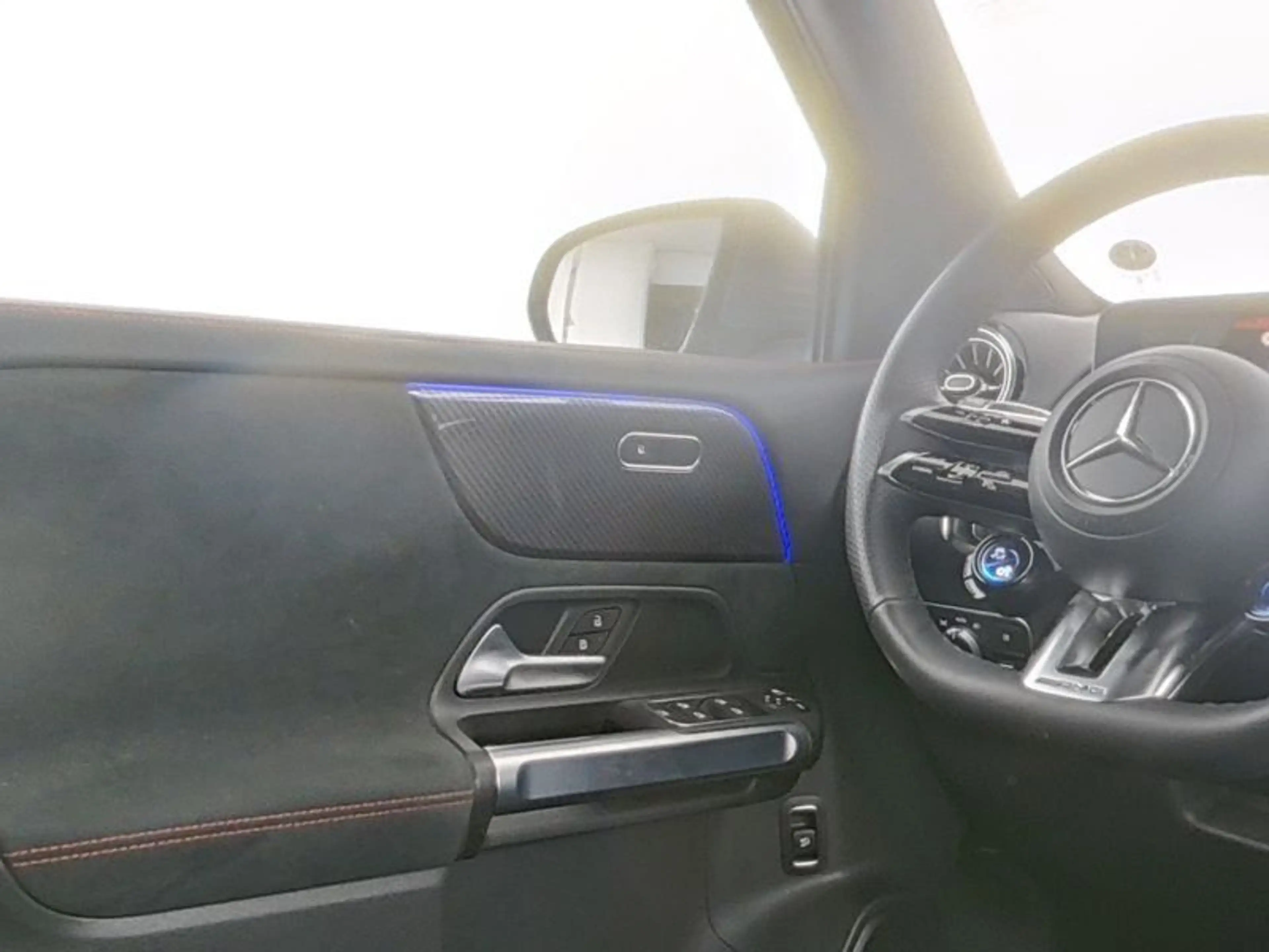 Mercedes-Benz GLB 35 AMG 4M DISTR+MBEAM+360°+AHK+TOTW+KEYLESS+ — photo 9