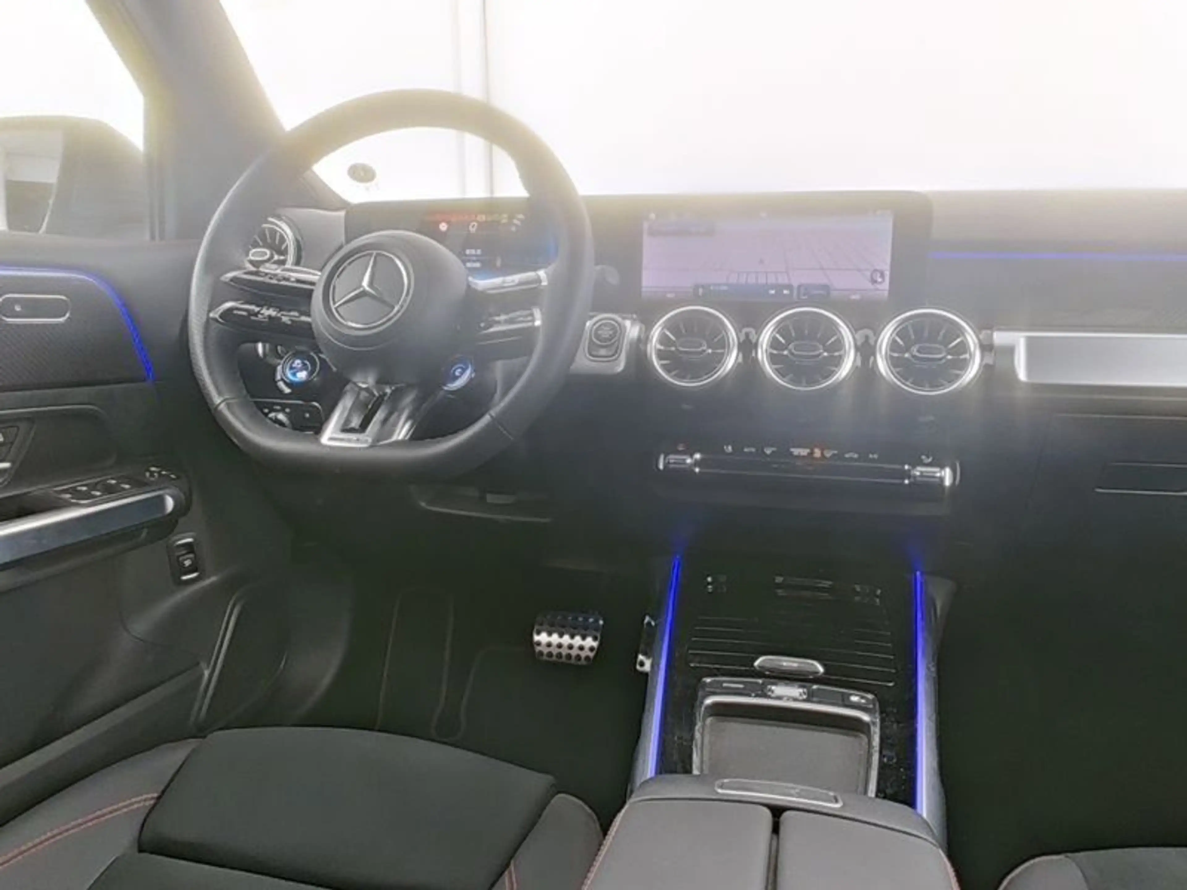 Mercedes-Benz GLB 35 AMG 4M DISTR+MBEAM+360°+AHK+TOTW+KEYLESS+ — photo 6