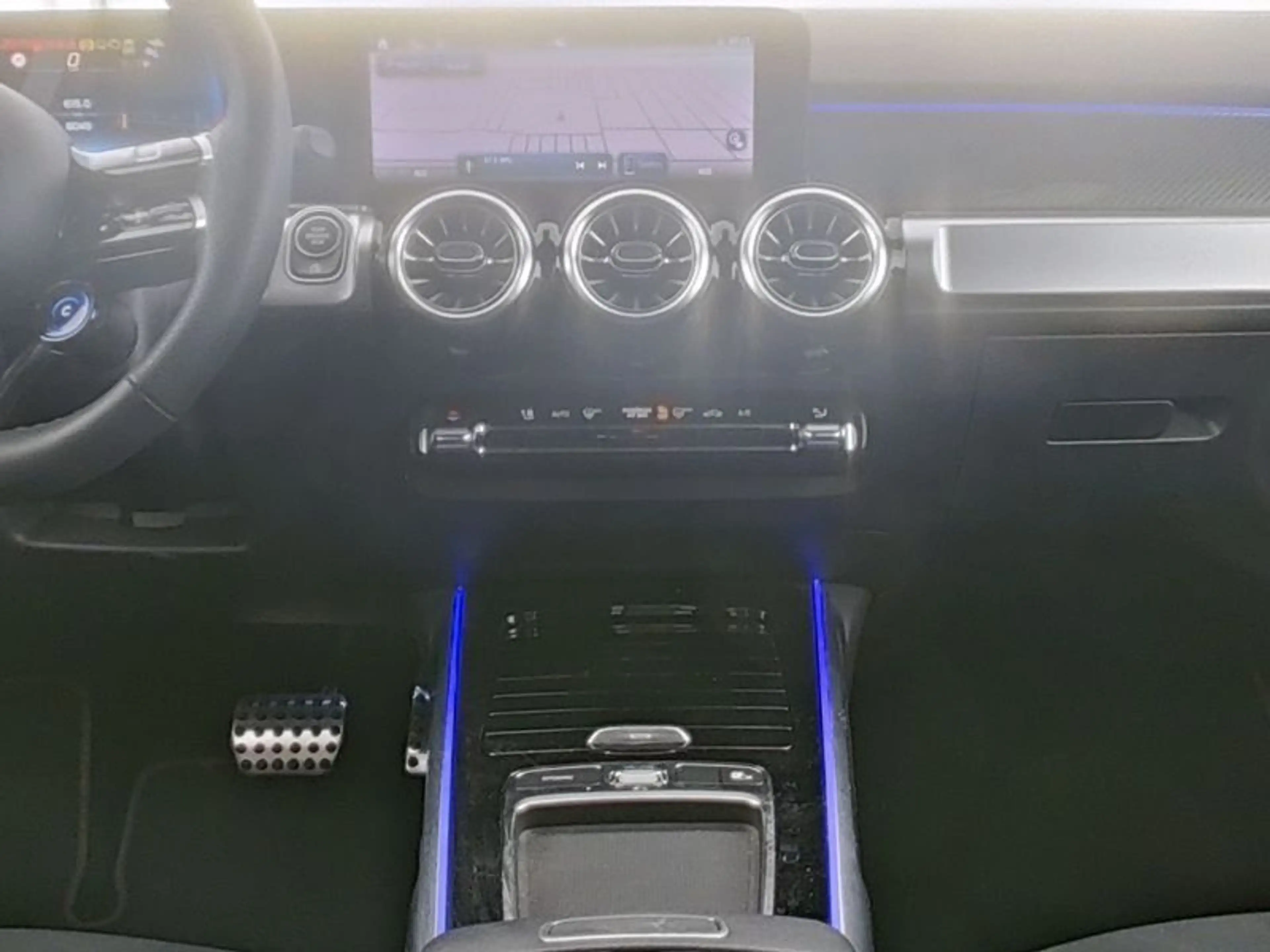 Mercedes-Benz GLB 35 AMG 4M DISTR+MBEAM+360°+AHK+TOTW+KEYLESS+ — photo 7