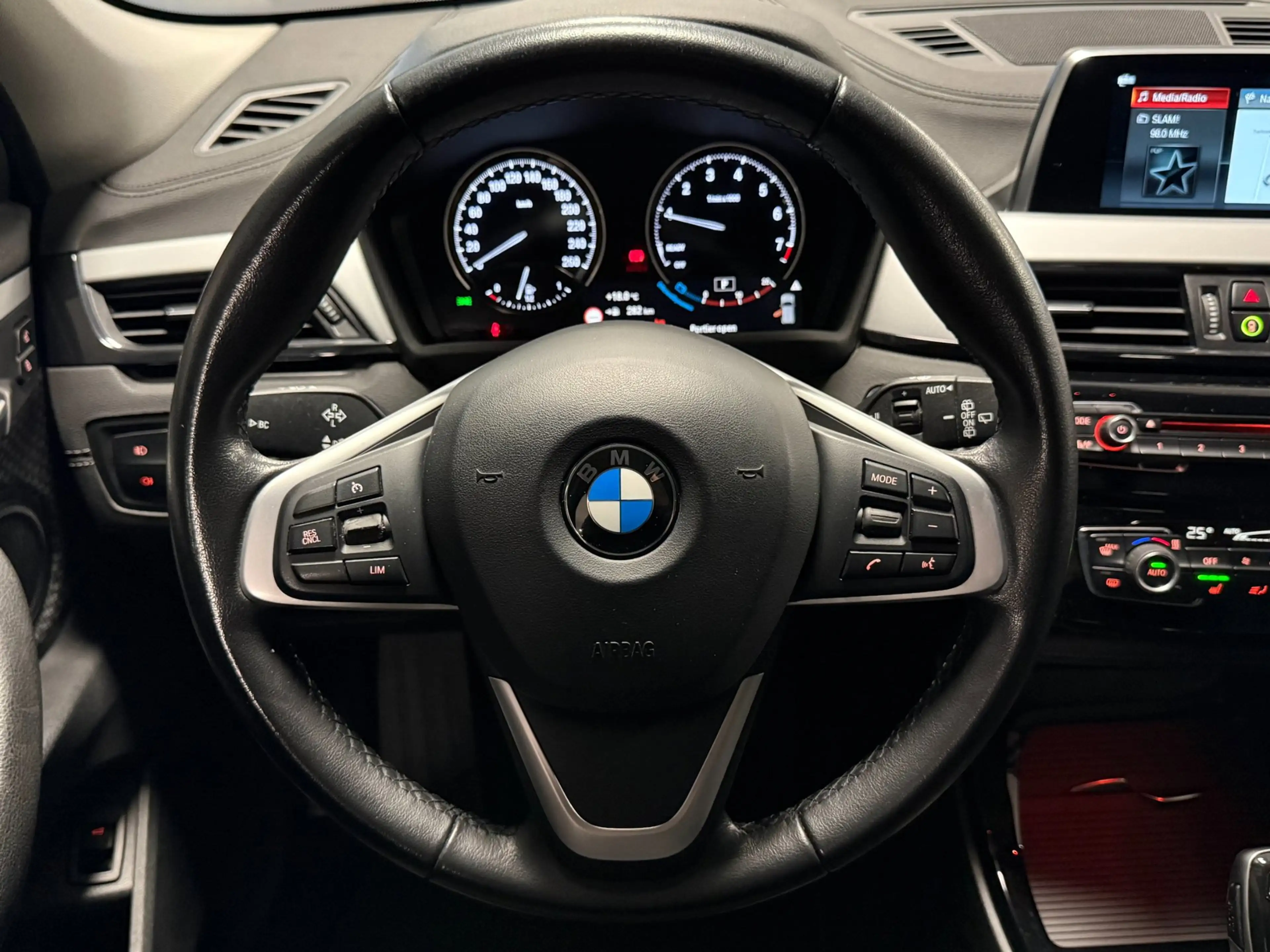 BMW X2 SDrive18i Executive|CAMERA|BLUETOOTH|STOELV|PDC|18 — photo 12