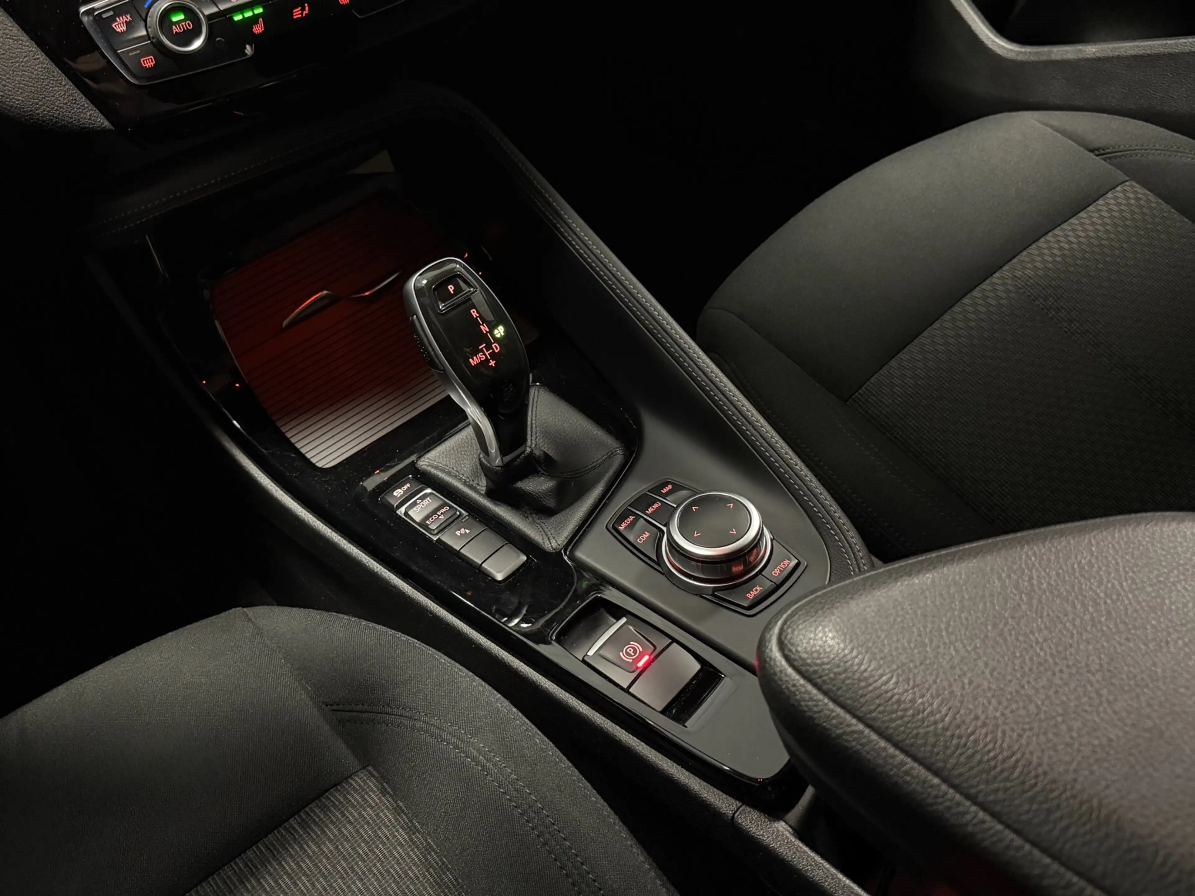 BMW X2 SDrive18i Executive|CAMERA|BLUETOOTH|STOELV|PDC|18 — photo 14