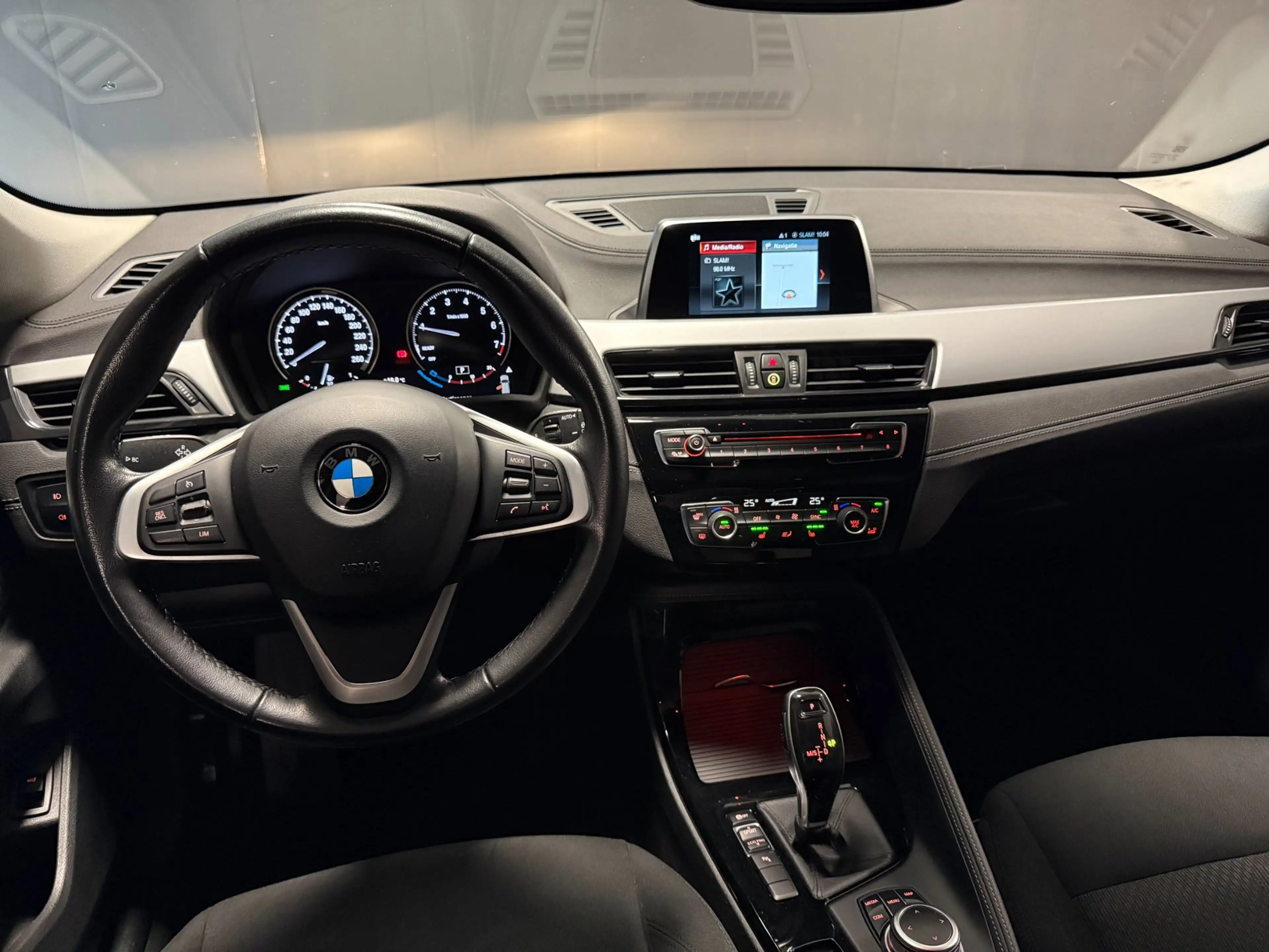 BMW X2 SDrive18i Executive|CAMERA|BLUETOOTH|STOELV|PDC|18 — photo 11