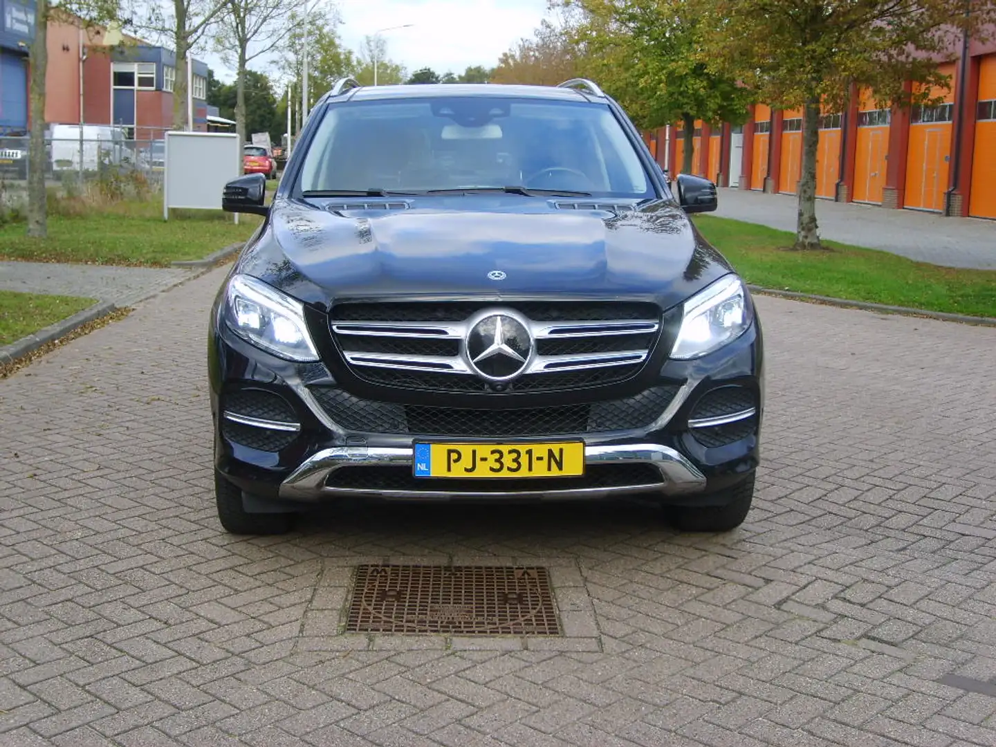 Mercedes-Benz GLE 500 4MATIC V 8 Zwart - 2