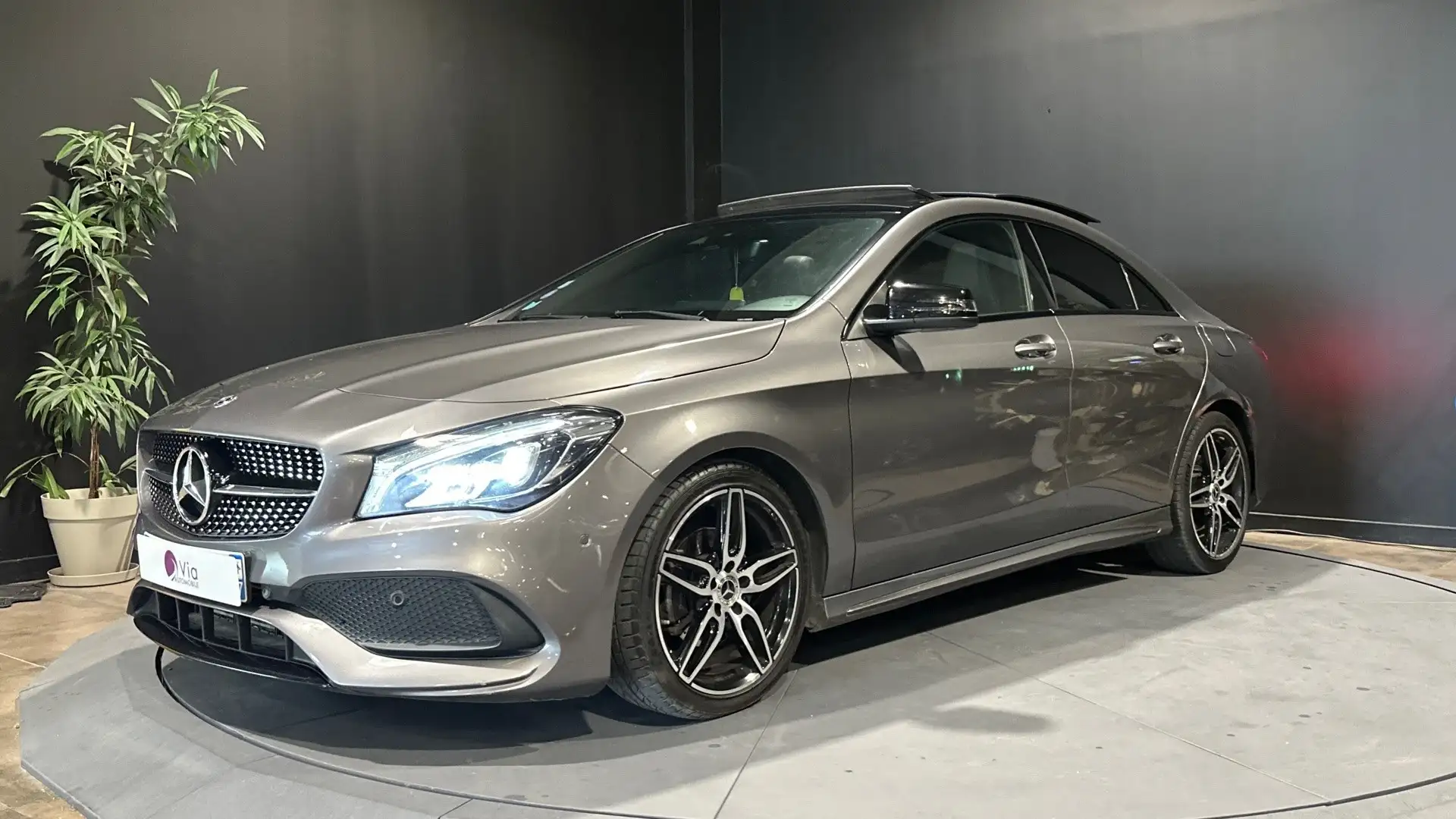Mercedes-Benz CLA 200 200 Pack AMG Grau - 1