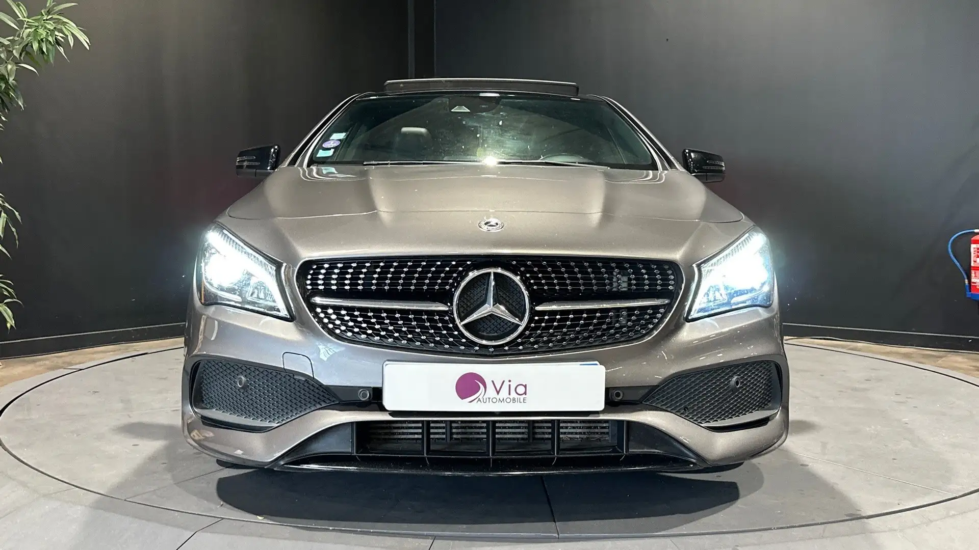 Mercedes-Benz CLA 200 200 Pack AMG Grau - 2