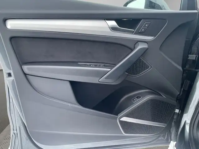 Audi Q5 view 16