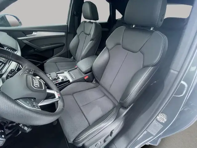 Audi Q5 view 11
