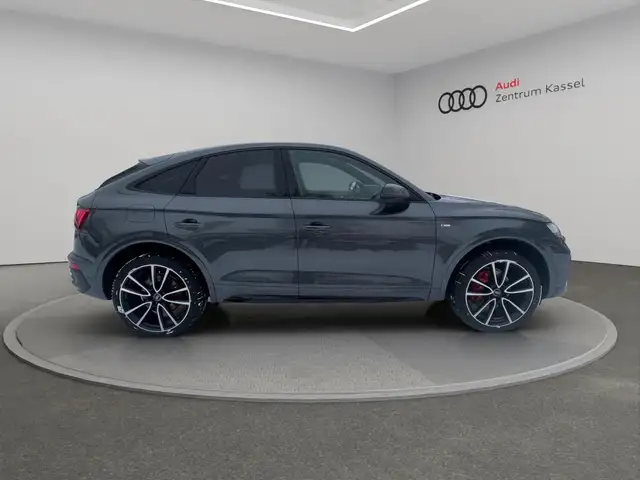 Audi Q5 view 8