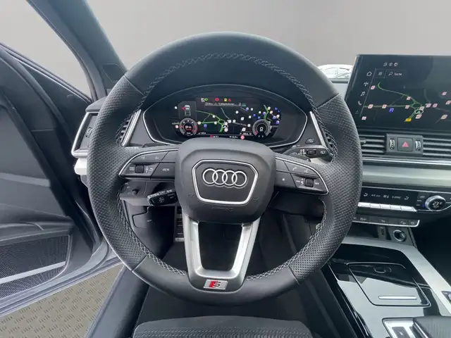 Audi Q5 view 12