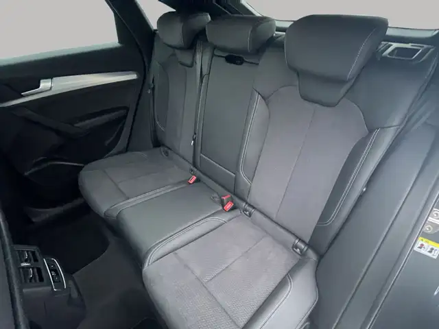 Audi Q5 view 18