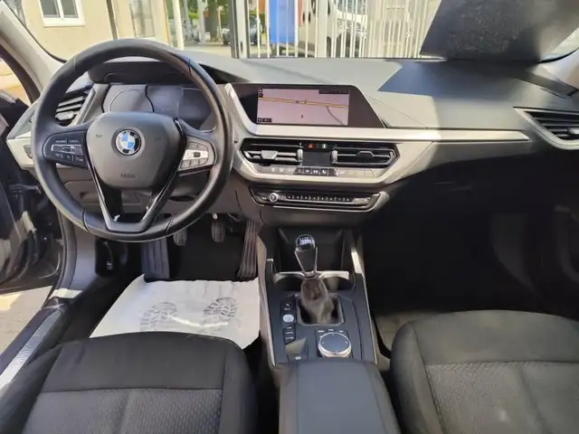 BMW 1 Series view 8