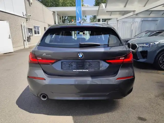 BMW 1 Series view 4