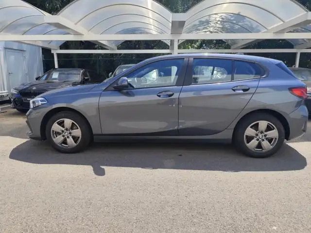 BMW 1 Series view 3