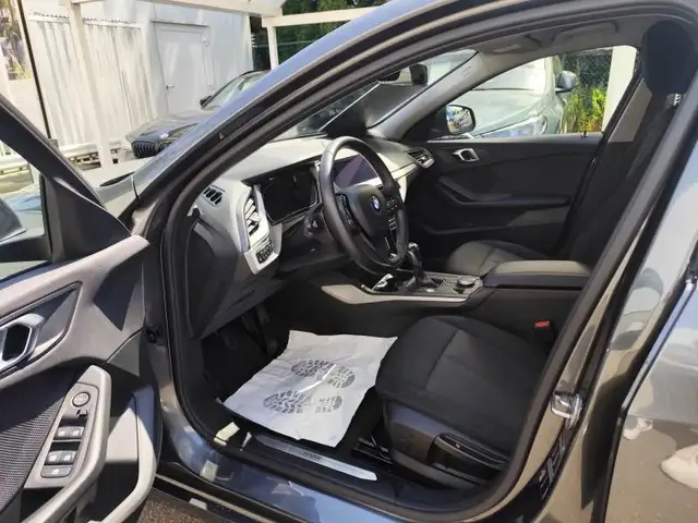 BMW 1 Series view 6