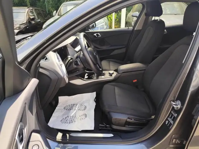 BMW 1 Series view 10