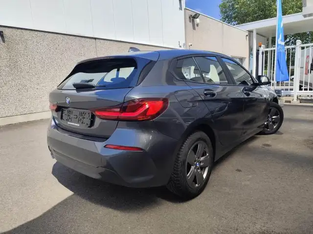 BMW 1 Series view 5
