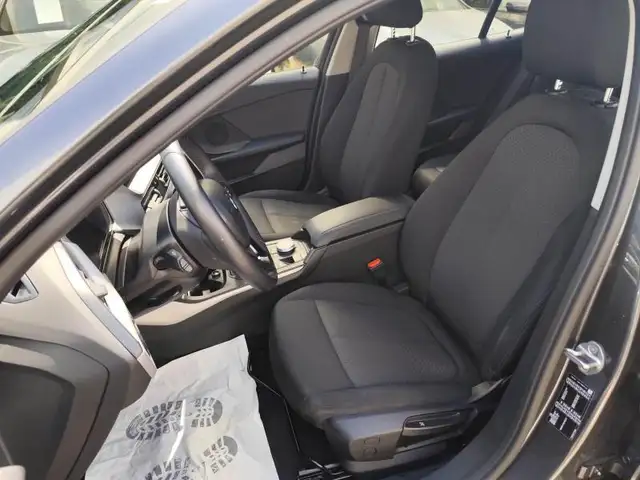 BMW 1 Series view 9