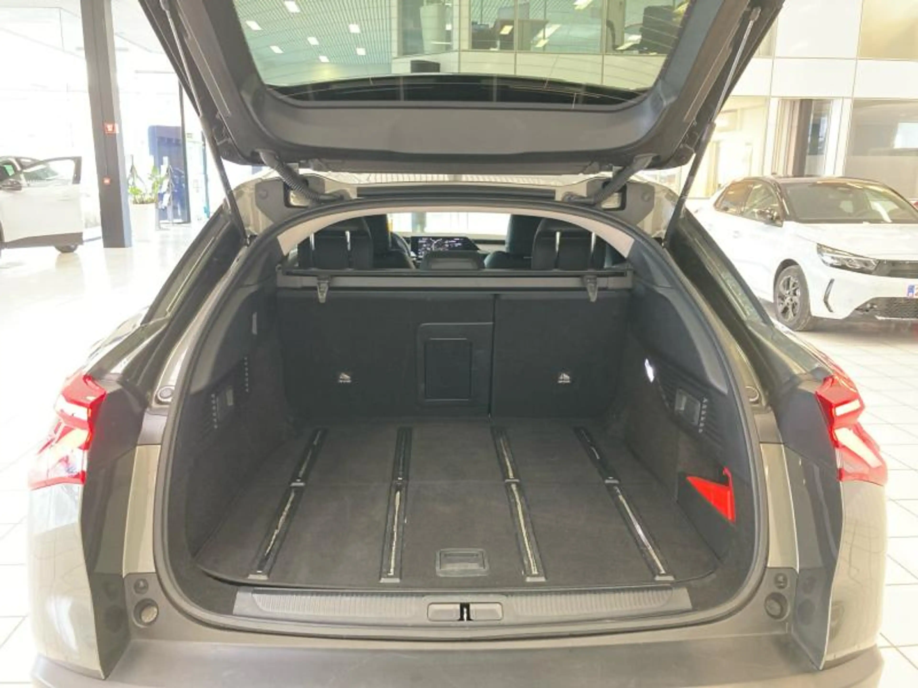 Citroen C5 X *** FEEL PHEV *** — photo 9