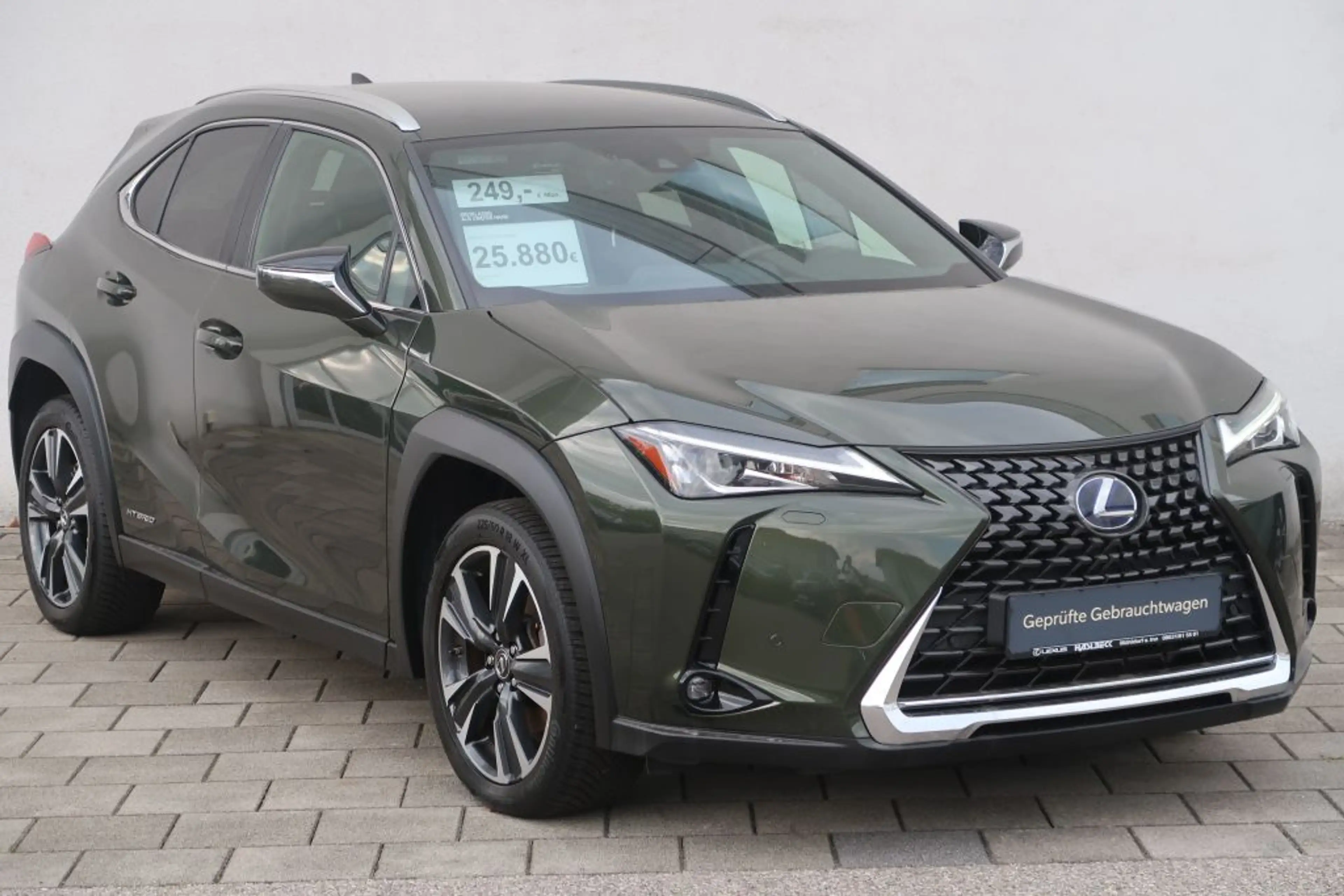 Lexus UX 250h Style Edition — photo 2