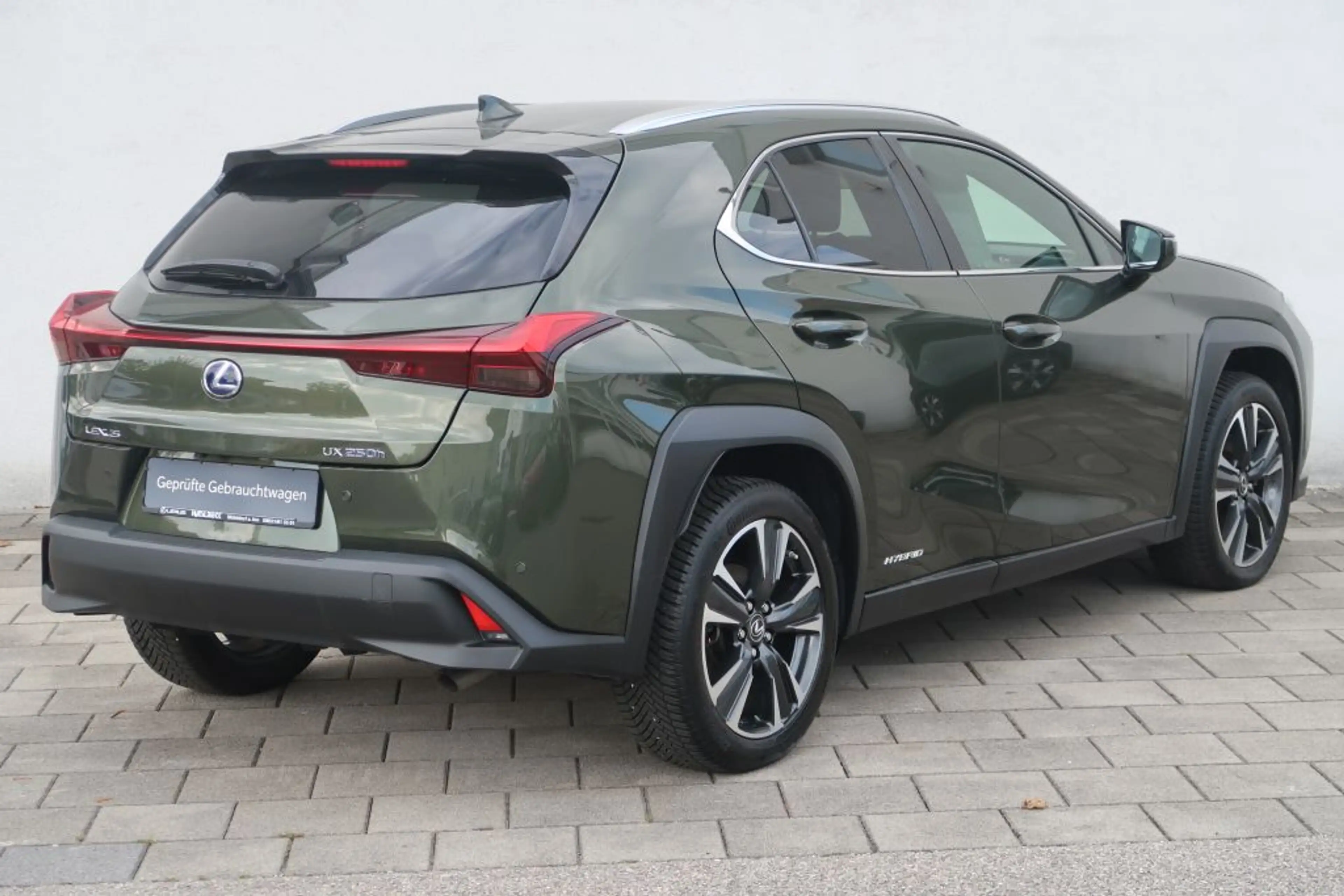 Lexus UX 250h Style Edition — photo 4
