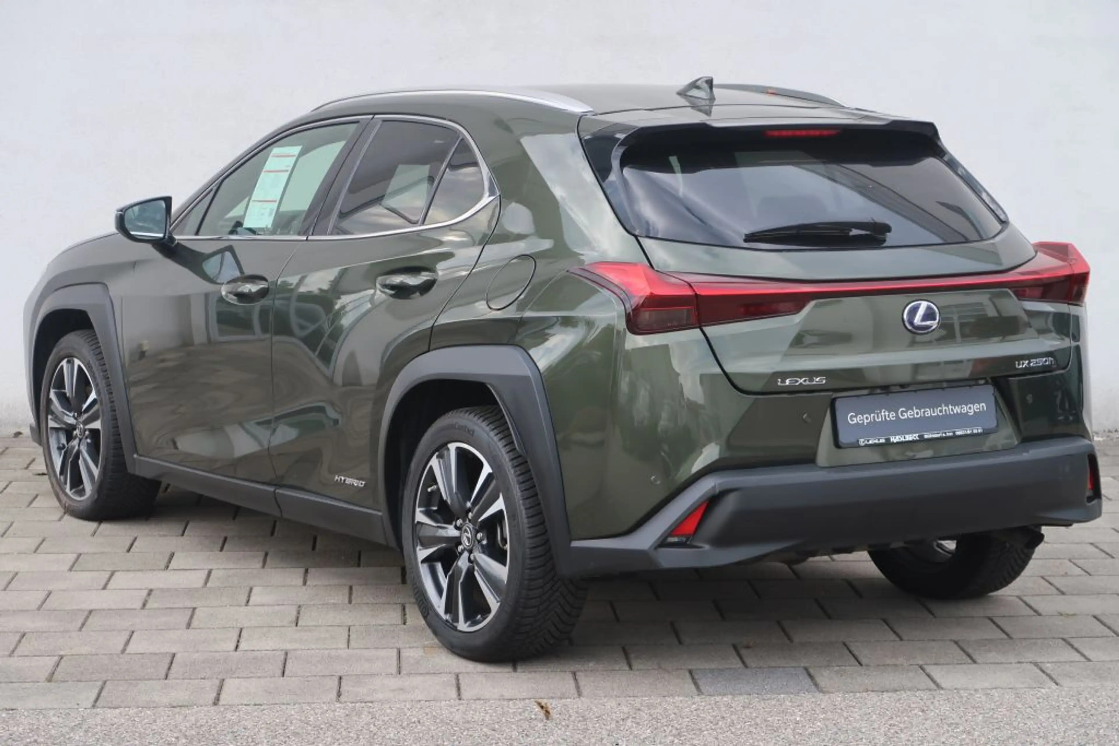 Lexus UX 250h Style Edition — photo 6
