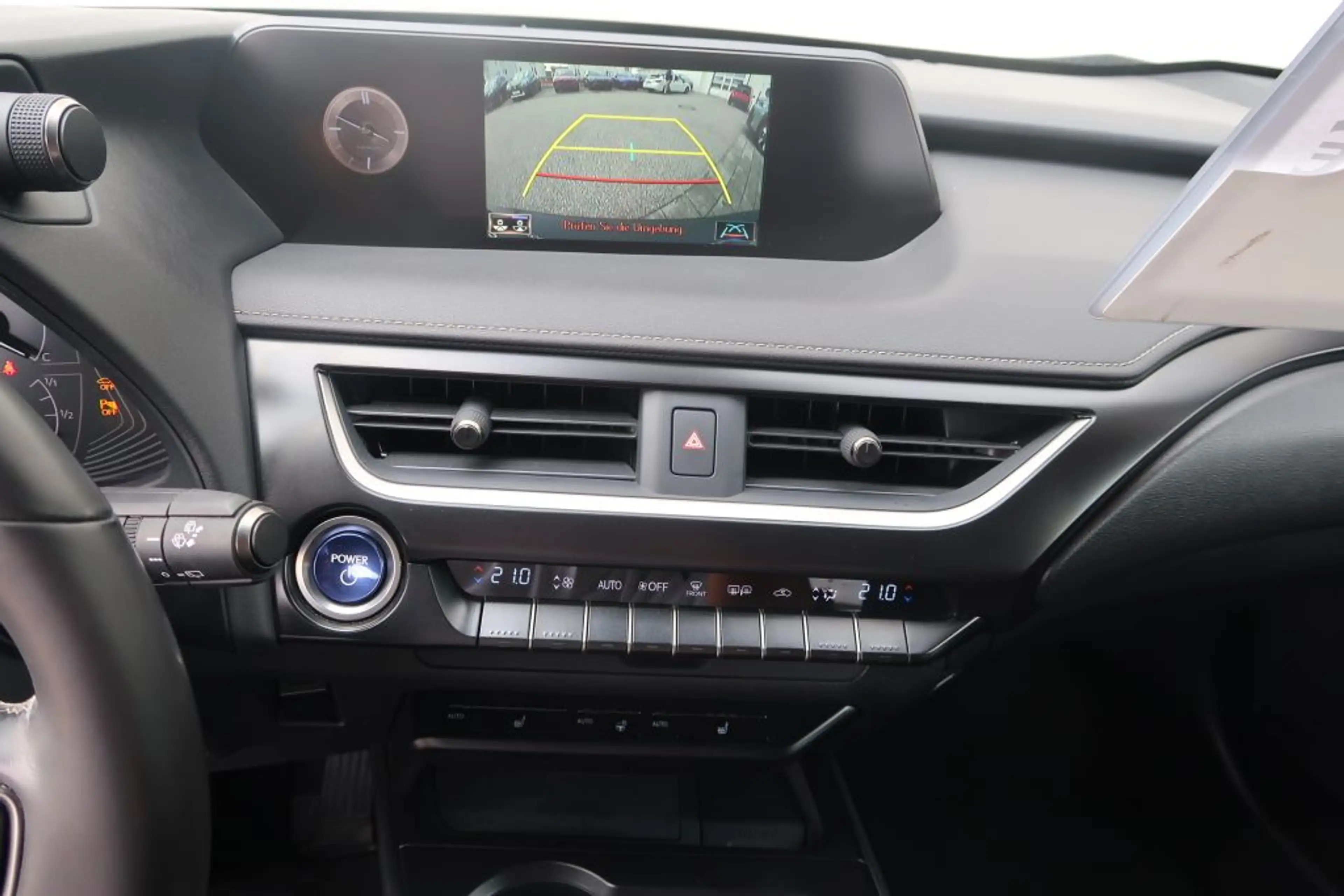 Lexus UX 250h Style Edition — photo 14