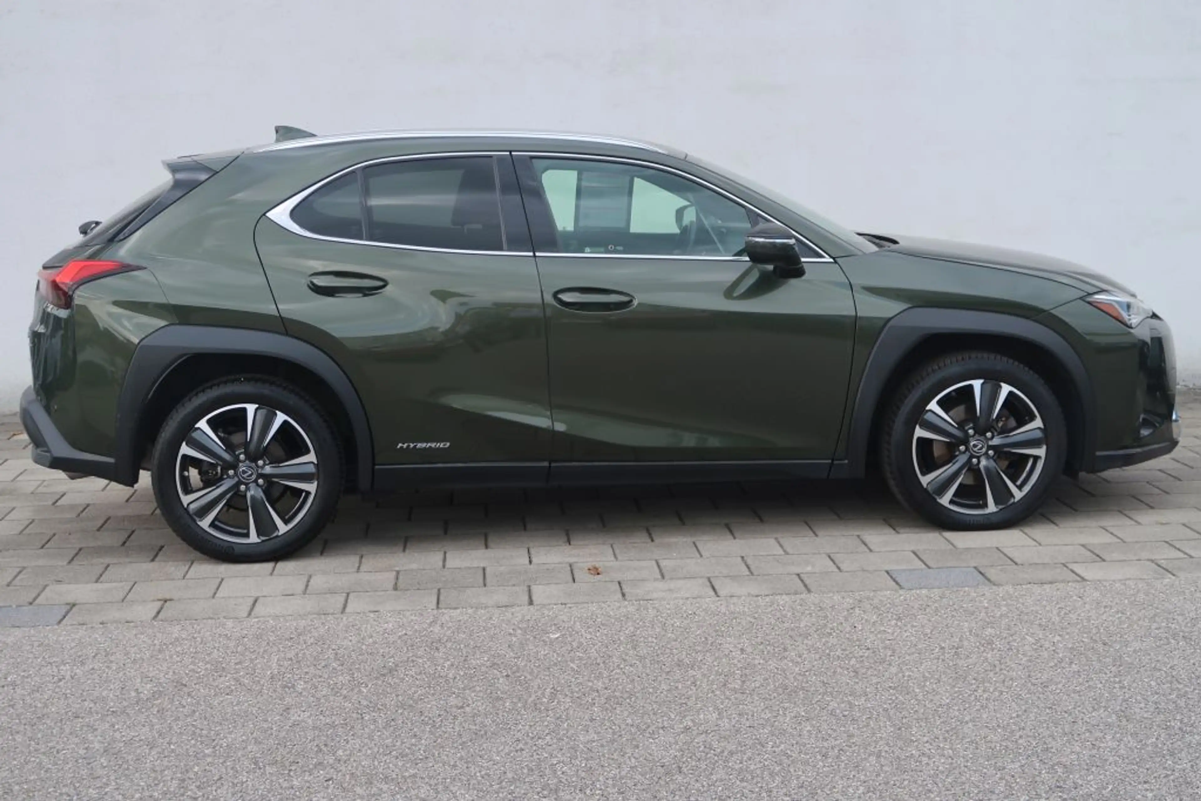 Lexus UX 250h Style Edition — photo 3