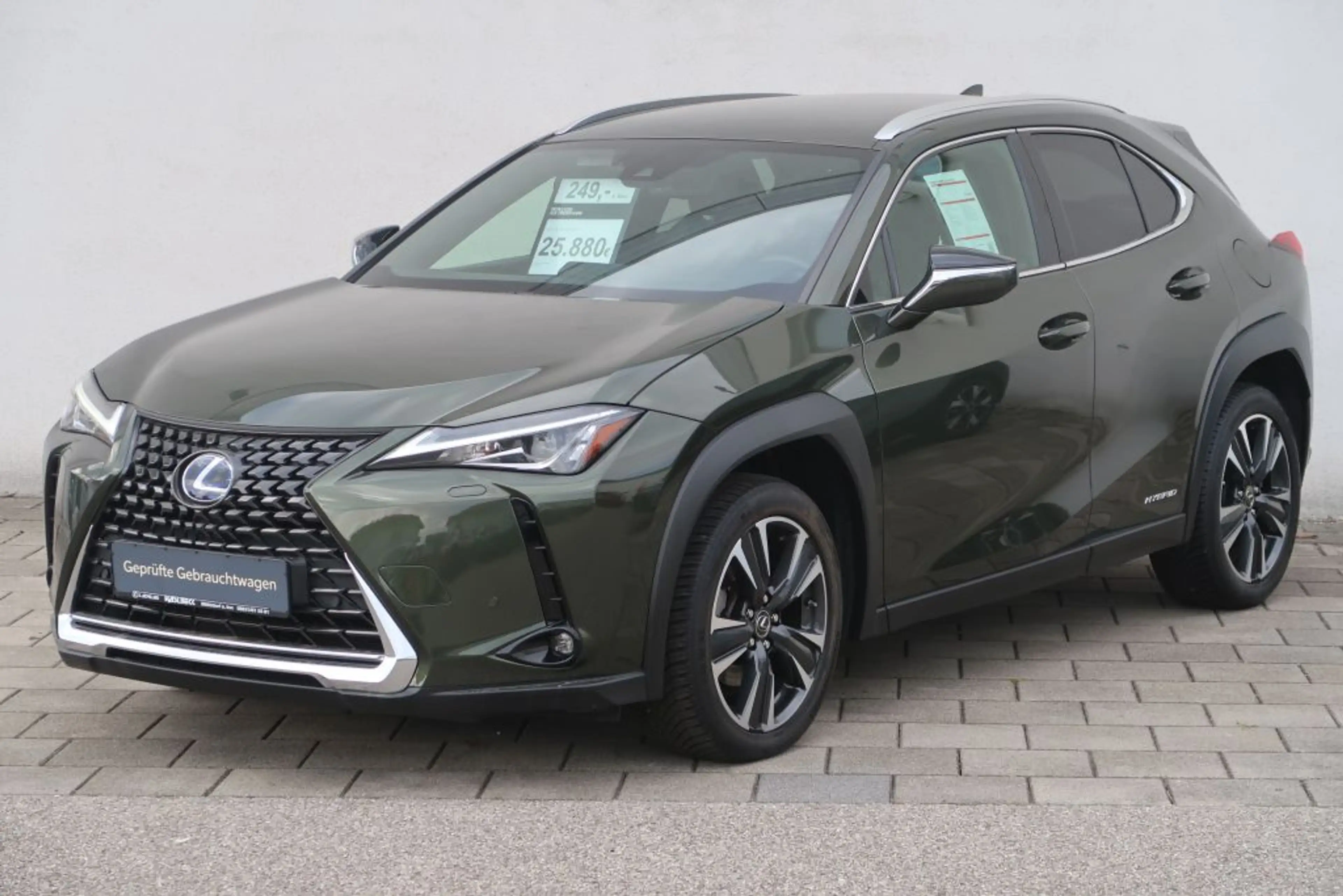 Lexus UX 250h Style Edition — photo 8