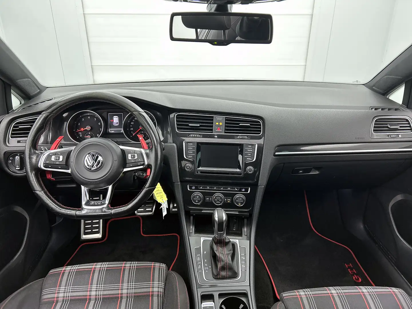 Volkswagen Golf GTI 2.0 TSI Performance(Goed OnderH, Panorama, StoelV, Zwart - 2