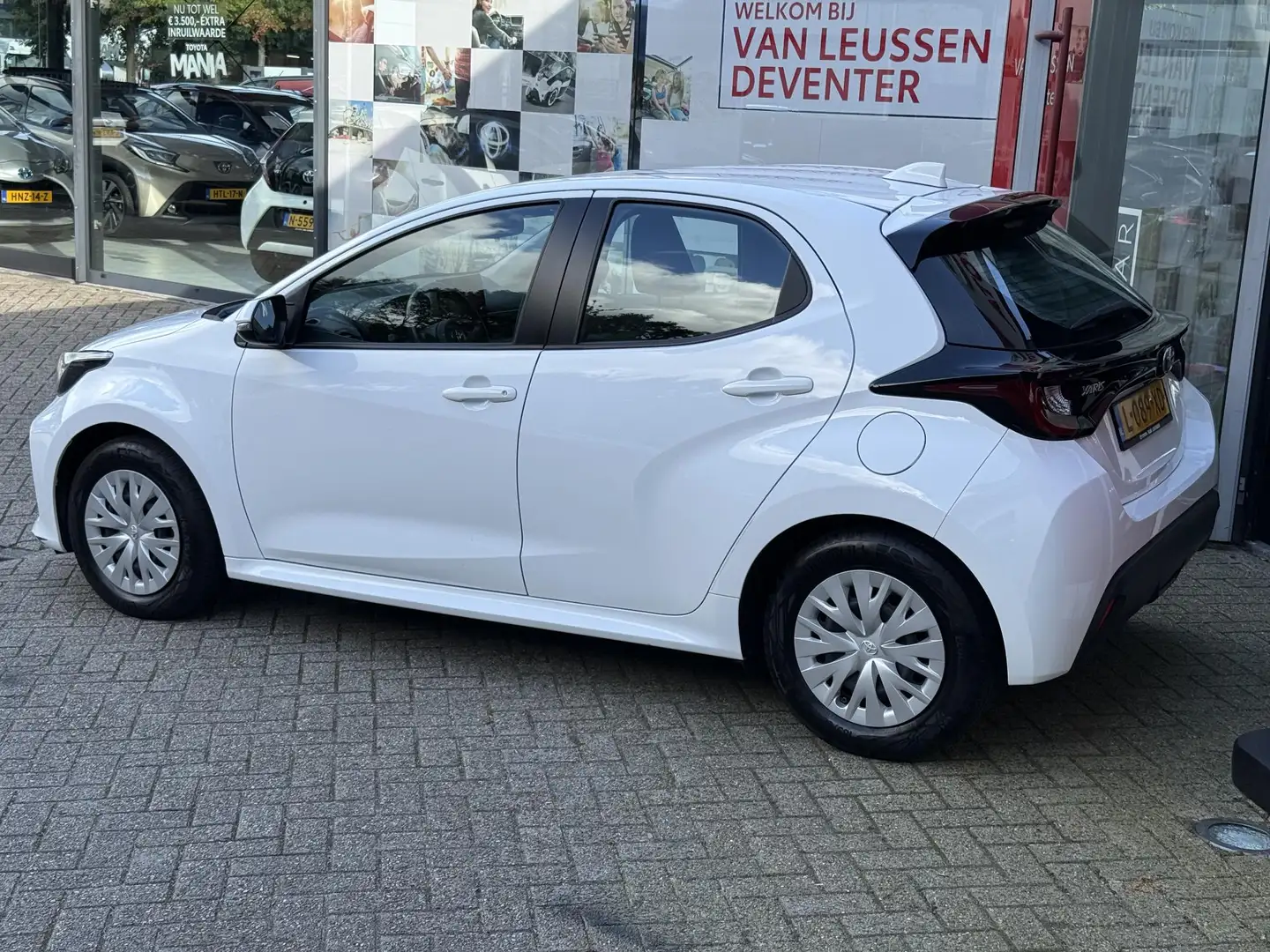 Toyota Yaris 1.5 Hybrid Active NL-AUTO ADP CRUISE APPLE/ANDROID Blanc - 2