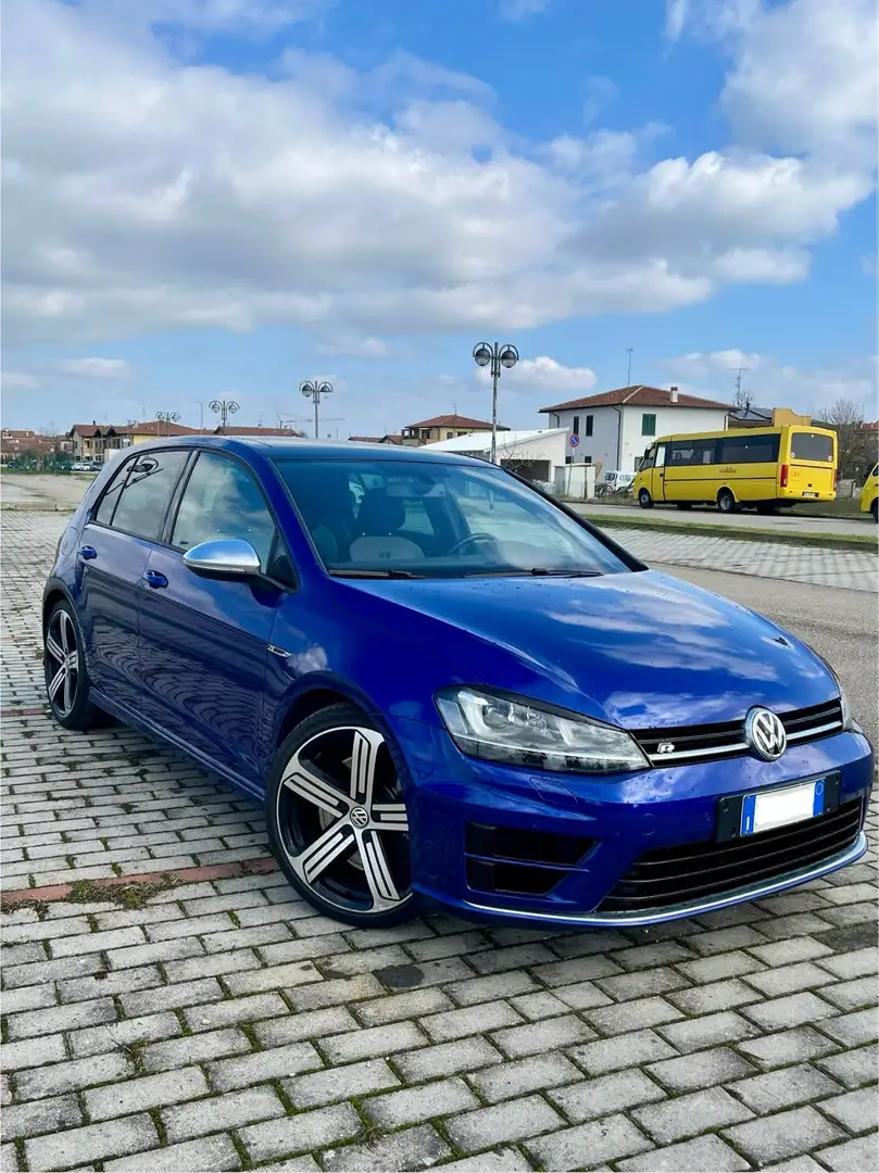 Volkswagen Golf R - 1