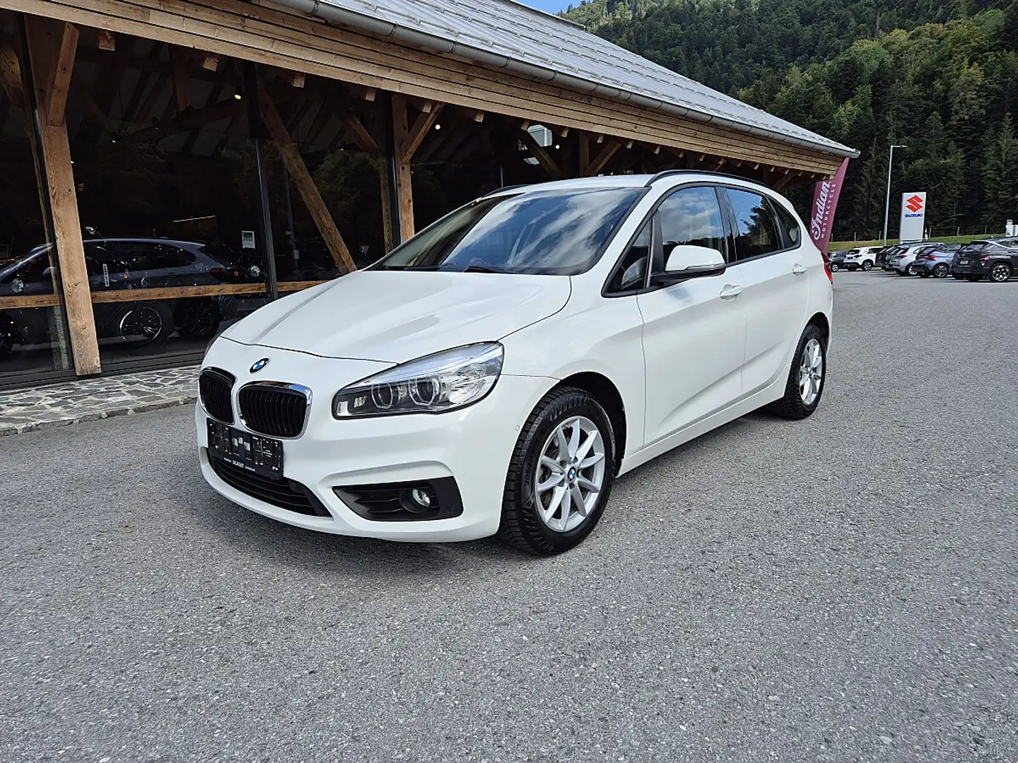 BMW 218 d Active Tourer Aut. Weiß - 1