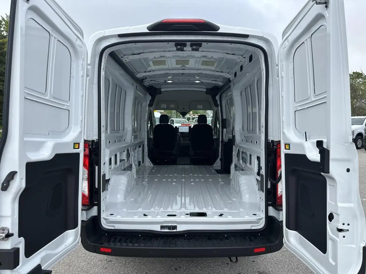 Ford Transit Cargo Van снимка Ford Transit Cargo Van