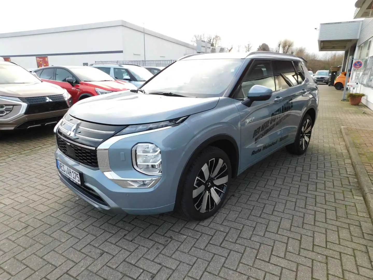 Mitsubishi Outlander 2.4L PHEV TOP Grau - 1
