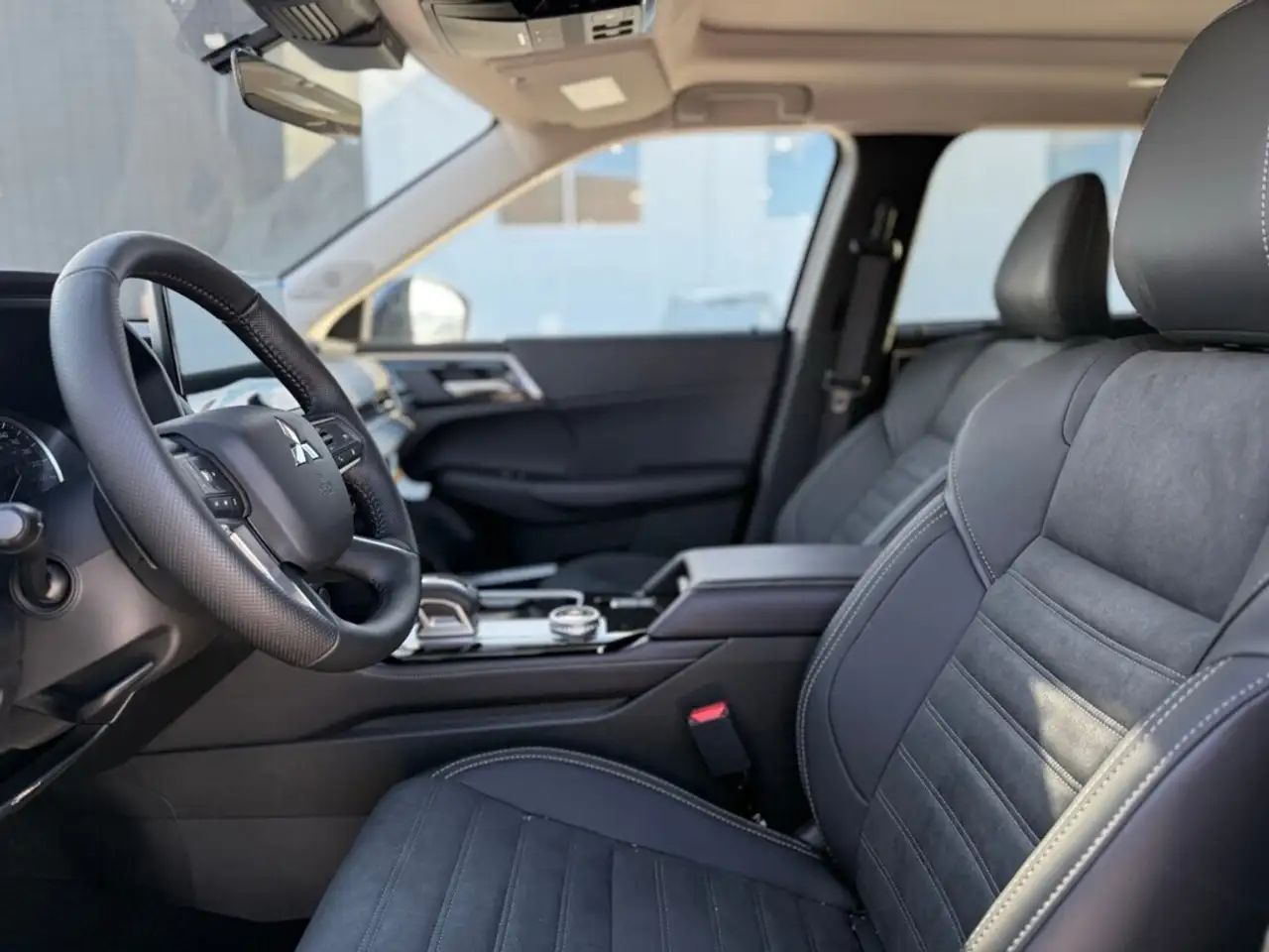 Mitsubishi Outlander снимка Mitsubishi Outlander